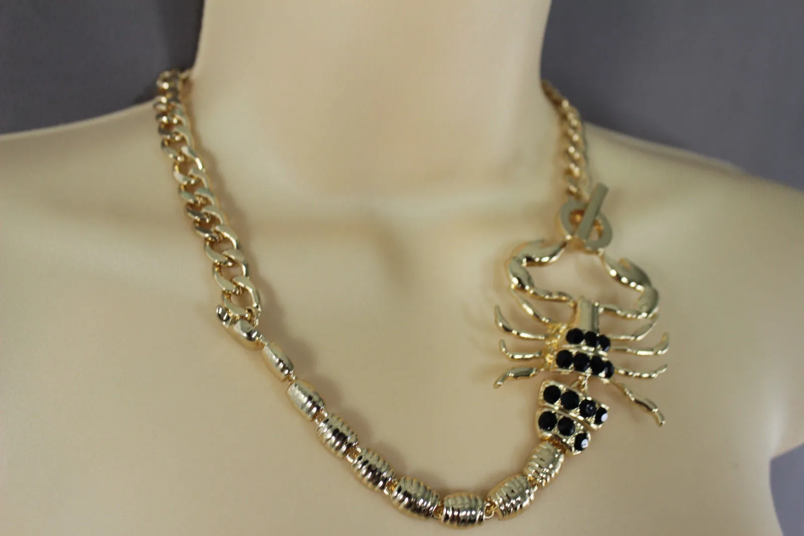 Gold Metal Chain Pearl Bead Choker Short Necklace Silver Black Rhinestones Big Scorpion Pendant