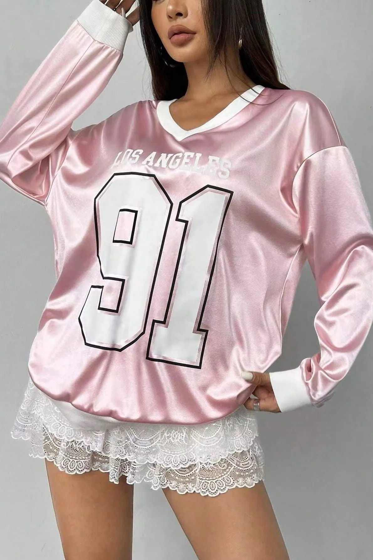 loose long-sleeved T-shirt