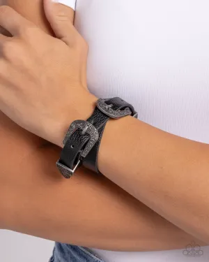 Paparazzi Buckle TOWN - Black Bracelet