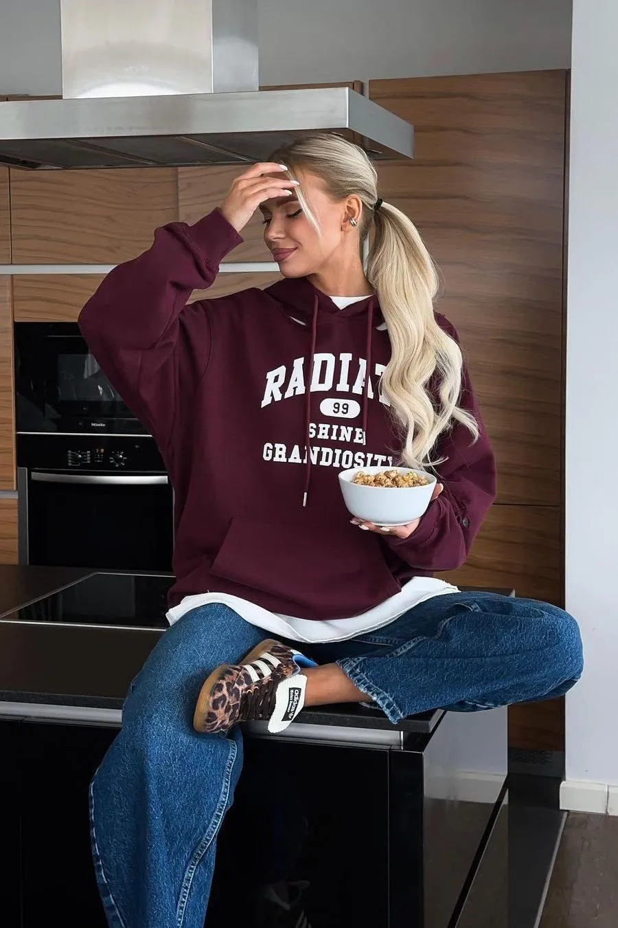 retro distressed hole design sweatshirt