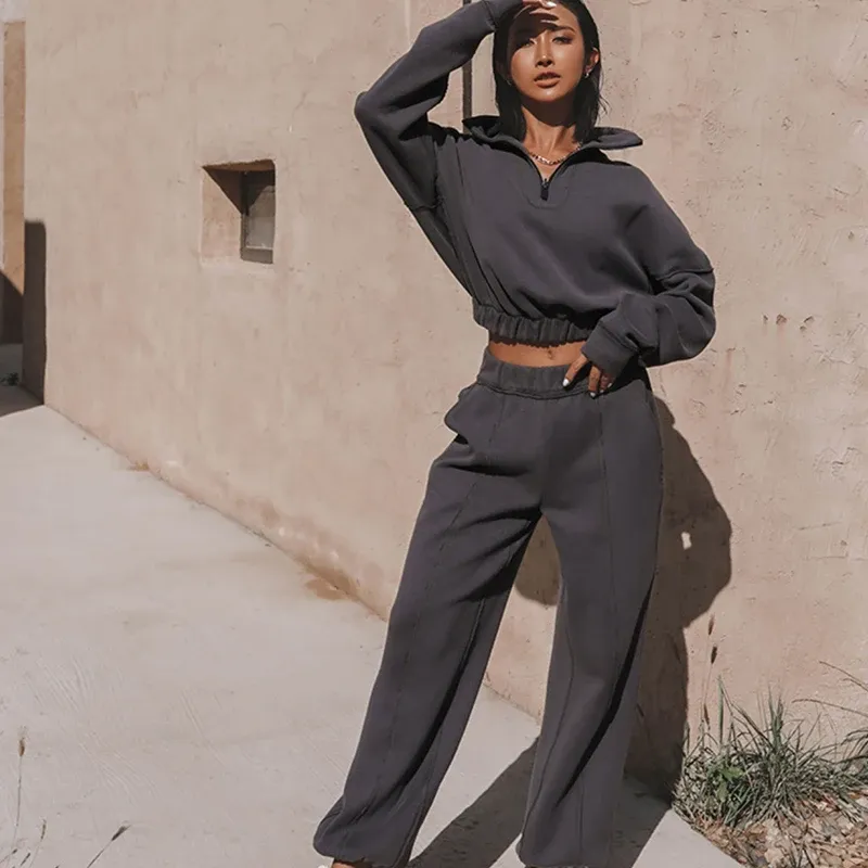 Two-Piece Longsleeve Turtle Neck Sports Suit – Oversized Polo Zipper Sweatshirt and Jogger Pants for Autumn Comfort