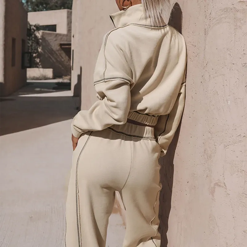 Two-Piece Longsleeve Turtle Neck Sports Suit – Oversized Polo Zipper Sweatshirt and Jogger Pants for Autumn Comfort