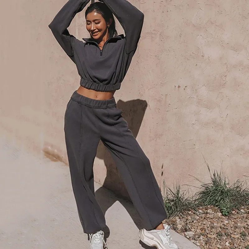 Two-Piece Longsleeve Turtle Neck Sports Suit – Oversized Polo Zipper Sweatshirt and Jogger Pants for Autumn Comfort