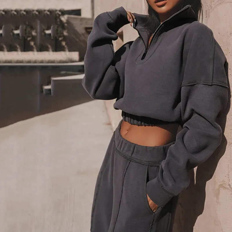 Two-Piece Longsleeve Turtle Neck Sports Suit – Oversized Polo Zipper Sweatshirt and Jogger Pants for Autumn Comfort