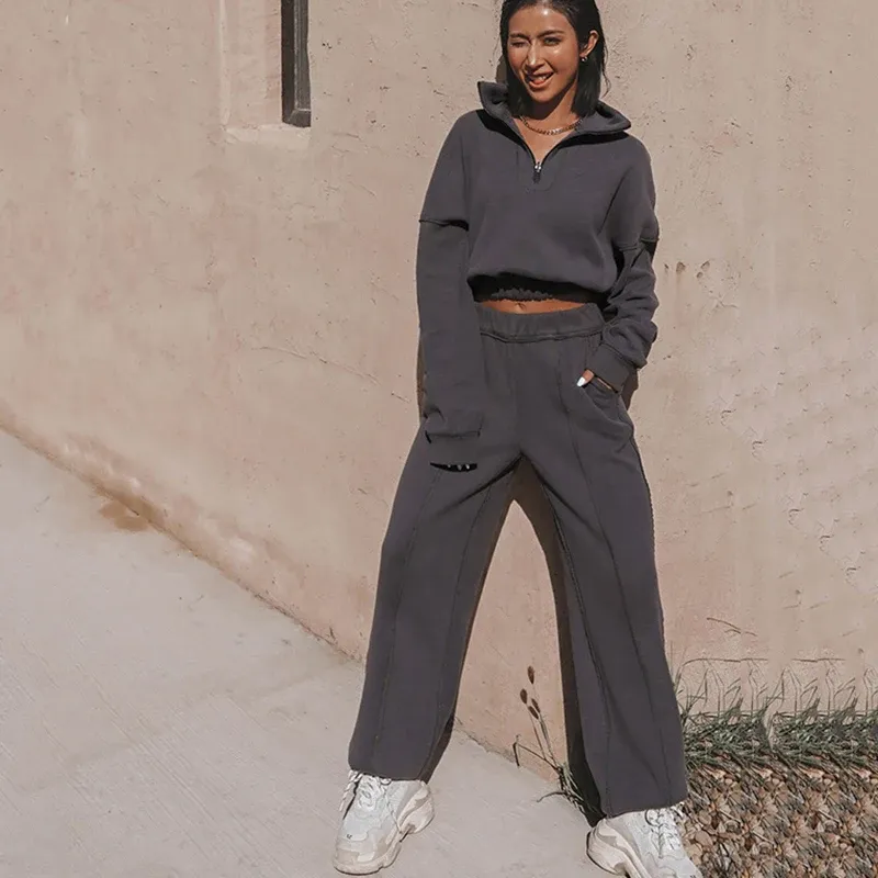 Two-Piece Longsleeve Turtle Neck Sports Suit – Oversized Polo Zipper Sweatshirt and Jogger Pants for Autumn Comfort